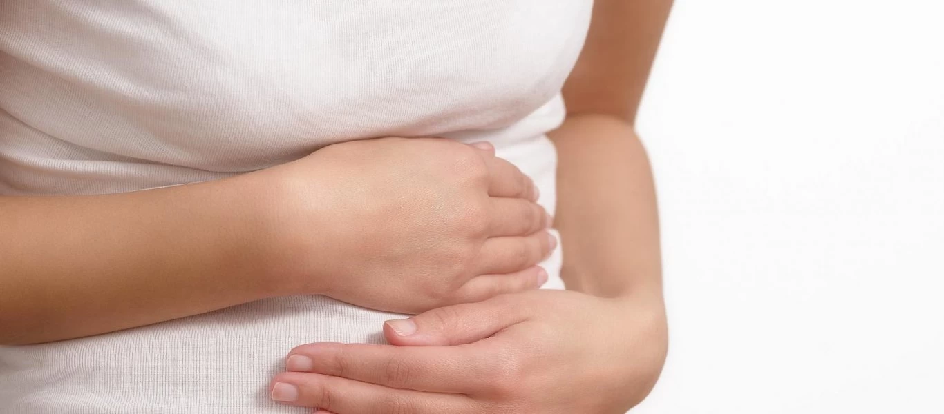 Πονάει η κοιλιά σας όταν την πιέζετε; - Αυτές είναι οι πιθανές αιτίες